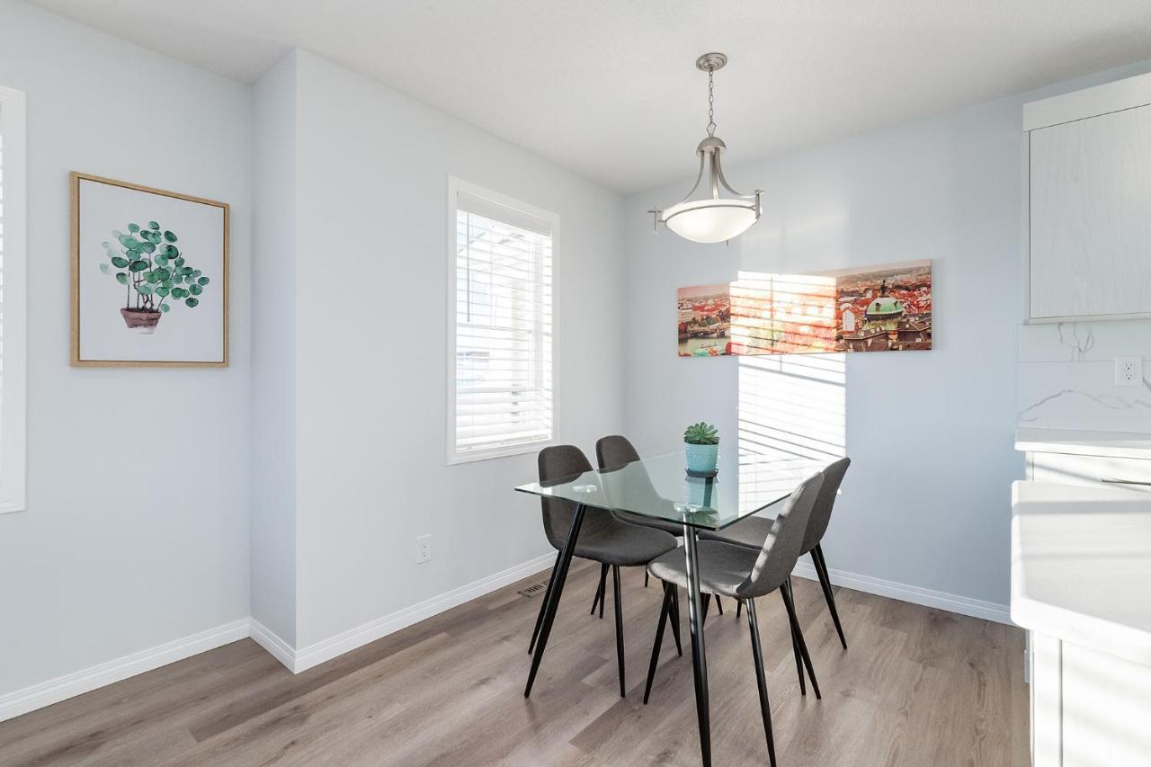 New Home With Ac, Patio And Netflix YYC Exteriör bild
