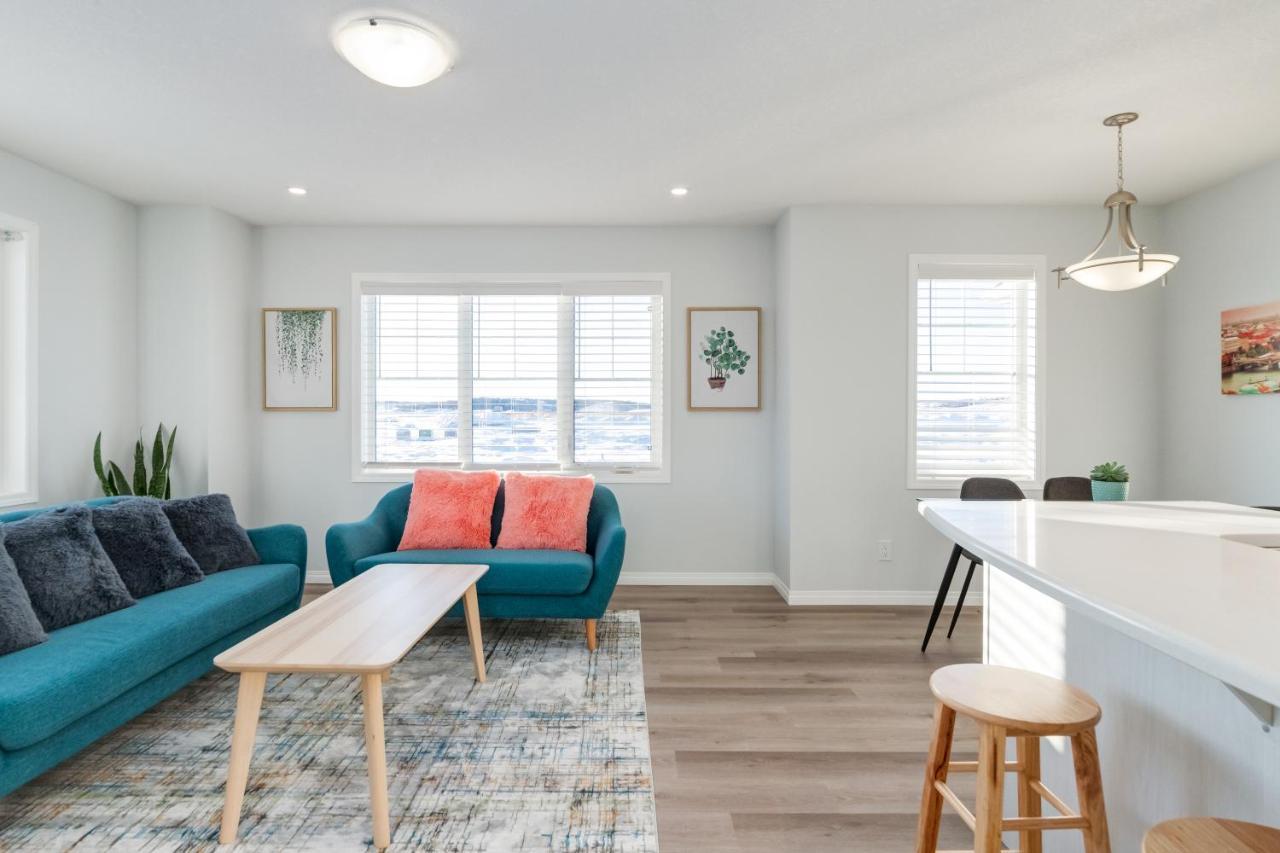 New Home With Ac, Patio And Netflix YYC Exteriör bild